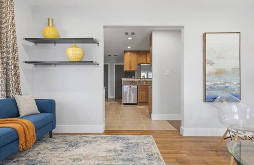 Brentwood House | Central Austin Family Retreat ❤️ Southern Charm | Walk to Coffee Shops