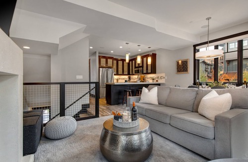 Park City House | Central Location, Hot Tub, Chef's kitchen + Community Amenities!