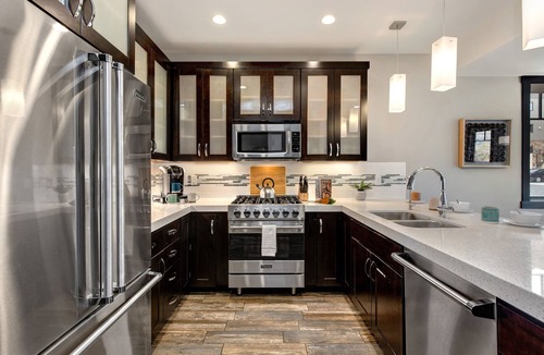 Park City House | Central Location, Hot Tub, Chef's kitchen + Community Amenities!