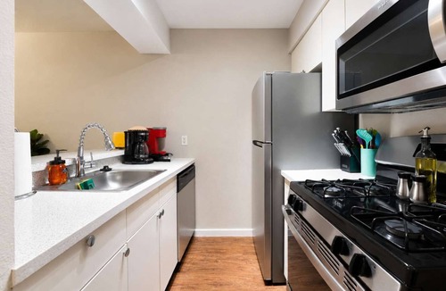Cherrywood Apartment | Central quaint 1BR close to UT, Moody Center, & DT