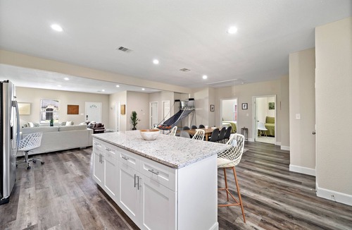 OST - South Union House | Central & Stylish Home w/Games | 8 Mins to DownTown
