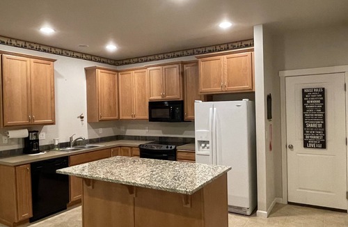 Coeur d'Alene House | Central townhome 2B/2.5b w loft, bbq and propane fire pit. 11min from downtown