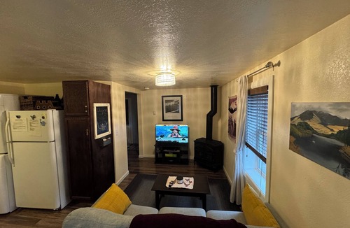 Southgate Triangle House | Centrally located 1 bd/1ba bungalow