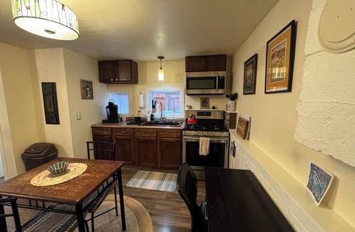 Southgate Triangle House | Centrally located 1 bd/1ba bungalow