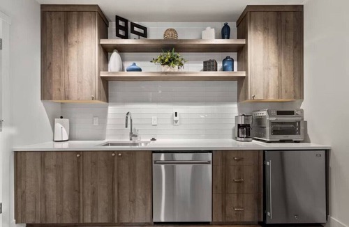 Walluga Apartment | Centrally Located Dog-Friendly Lake Oswego Studio