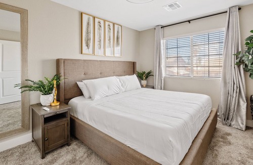 Maryvale House | Centrally located gem/Diving Pool/4BR/2 King beds, near Cardinal Stadium