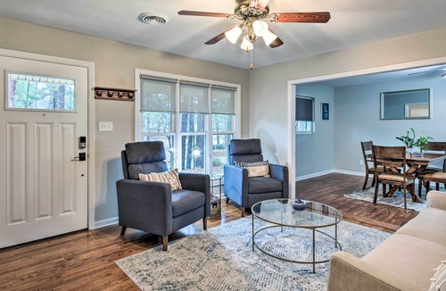 Martinez House | Centrally Located Martinez Home w/ Backyard!