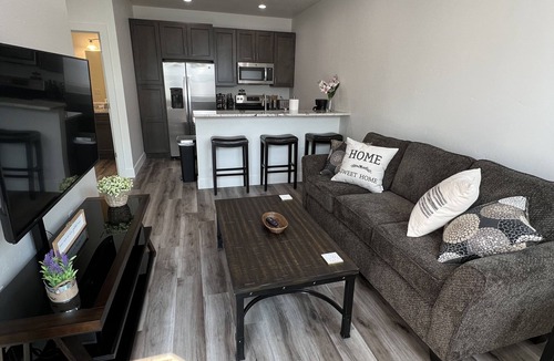 Franklin to the Fort Apartment | Centrally located, newly remodeled apartment - Unit C