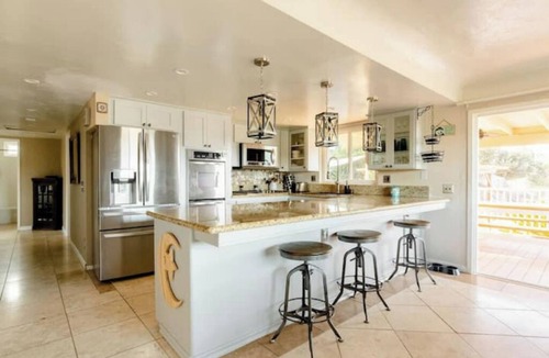 Oak Park House | Centrally located pet-friendly home.