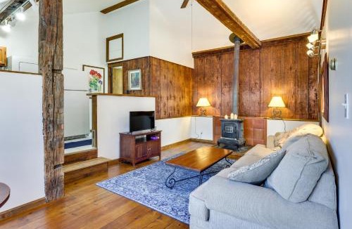 Wayland House | Chagrin Falls Home about 2 Mi to Town!