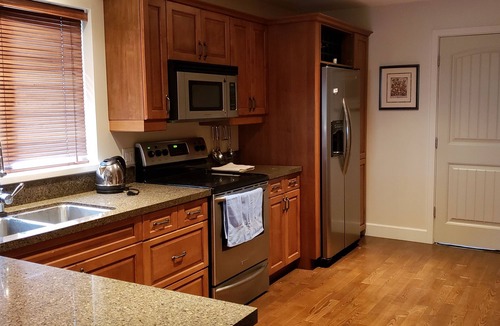 Courtenay Ski Chalet | Chalet SterBo Mount Washington - Hot Tub, Ski-in/out