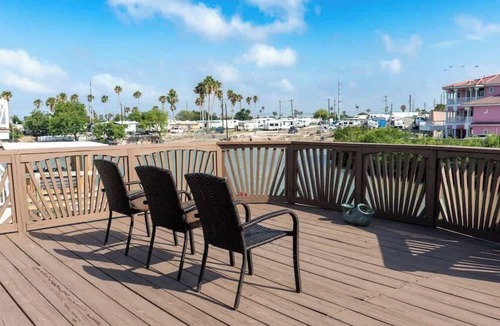 Port Isabel House | Channelfront " Remodeled " Pool " Boatslips