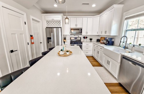 Sharonbrook House | Charlotte Oasis 4BR/2.5BA-Cozy and Charming Home Close To Uptown