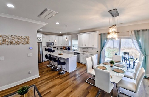 Sharonbrook House | Charlotte Oasis 4BR/2.5BA-Cozy and Charming Home Close To Uptown