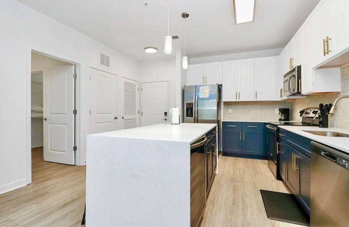 Cherry Apartment | Charlotte’s Cozy Hideaway: 1BR with Pool & Gym