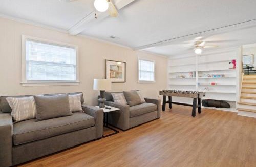 SouthPark House | Charm of Southpark - 4 Beds & Backyard