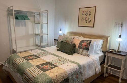 Little Italy Apartment | Charming 1-bedroom apartment in Little Italy with AC, WiFi