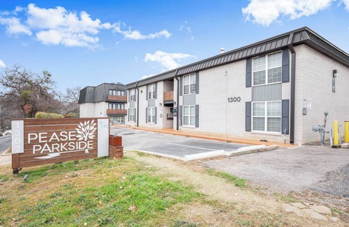 West Campus Apartment | Charming 1-bedroom apartment with AC in vibrant Austin