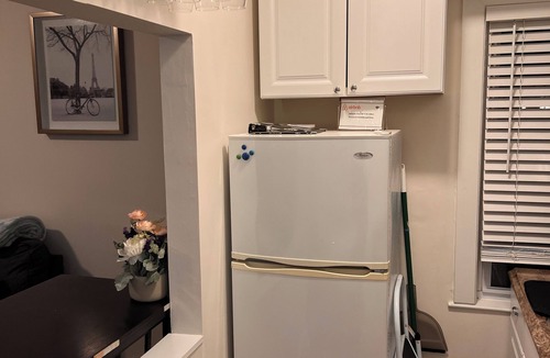 Ipswich Apartment | Charming 1 bedroom apt near train station.