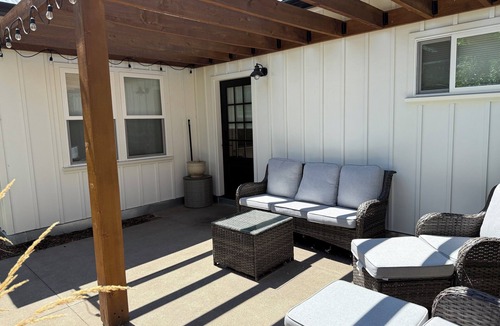 Historic Railroad District Cottage | Charming 1-bedroom cottage in welcoming Ashland with AC