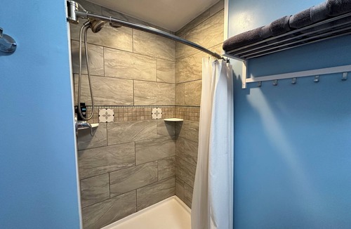 Drayton Cottage | Charming 1 or 2-bedroom cottage retreat, full kitchen, bath, and laundry