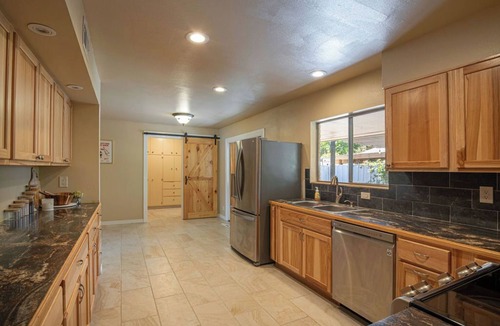 Twin Falls House | Charming 1970s 2-bedroom 2-bathroom pet friendly house in beautiful Twin Falls