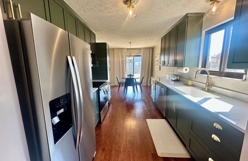 Grove City House | Charming 2-bed House w/King Bed & Garage in Grove City, Mins from 71 & Columbus