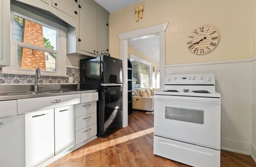 Garden District House | Charming 2-bedroom house with AC, WiFi in enchanting downtown Coeur d'Alene