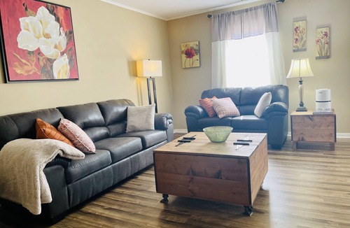 Mentor House | Charming 2 Bedroom 1 Bath First Floor Ranch Condo