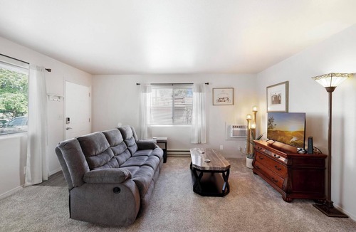 Twin Falls Apartment | Charming 2-bedroom apartment in fantastic Twin Falls with WiFi, AC