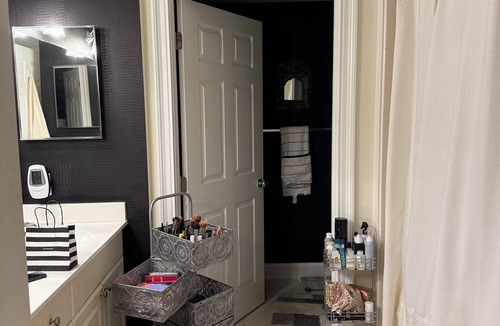 Mount Vernon Square Apartment | Charming 2-bedroom apartment with WiFi, AC in enjoyable Washington