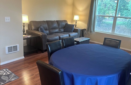 Franklin to the Fort Apartment | Charming 2-bedroom apartment with AC, WiFi in marvelous Missoula