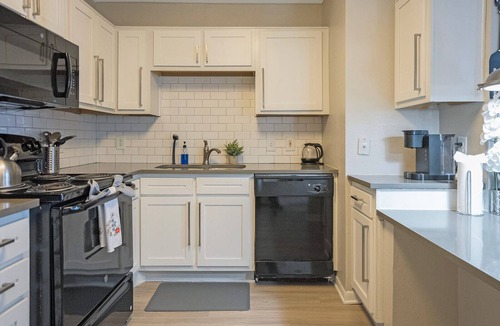 Pleasant Valley Apartment | Charming 2-bedroom apartment with WiFi, AC in pleasant Austin