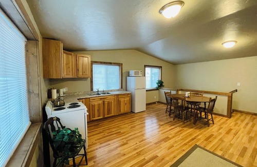 Eureka Apartment | Charming 2-bedroom apartment in terrific Eureka with WiFi