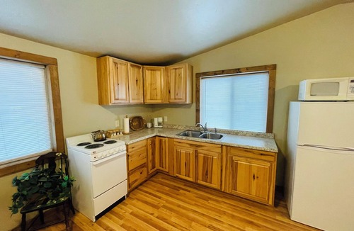 Eureka Apartment | Charming 2-bedroom apartment in terrific Eureka with WiFi