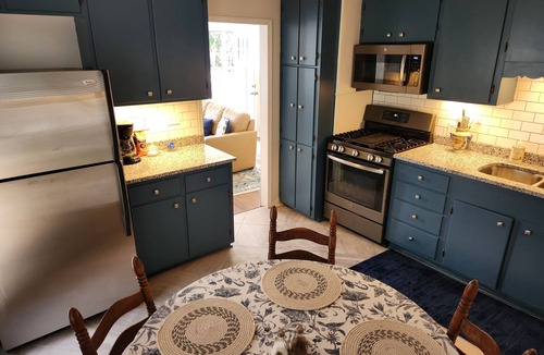 Holly Hill Cottage | Charming 2-bedroom cottage close to I26 and I95; 1 hr from Charleston