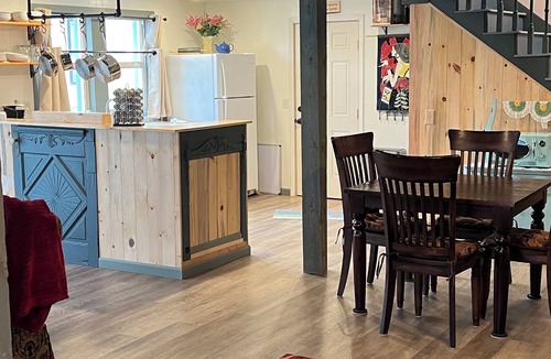 Reed Point Cottage | Charming 2-bedroom cottage in lovely Reed Point with WiFi, AC