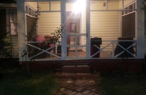 Columbia House | Charming 2-bedroom house with AC, WiFi in Columbia