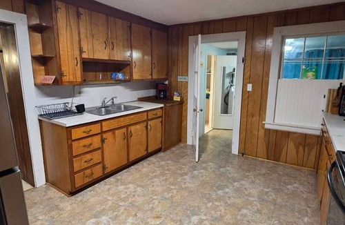 Ridgeway Cottage | Charming 2-bedroom house with WiFi is a cozy place