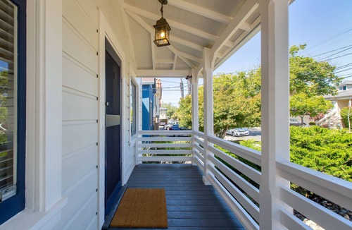 Gold Coast House | Charming 2-bedroom house with spacious backyard in delightful Alameda