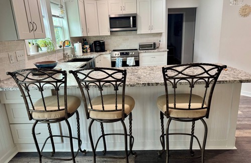 Apex House | Charming 2-bedroom house- newly renovated