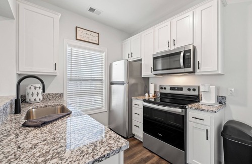Berea House | Charming 2-bedroom house with WiFi, AC in lovely Berea