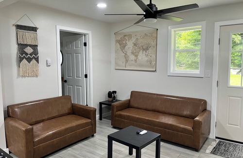 Paw Paw Lake House | Charming 2-bedroom house with AC in Coloma