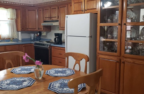 Esmond House | Charming 2-bedroom house in Esmond with AC