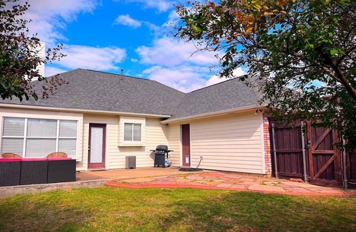 Frisco House | Charming 2-bedroom house with WiFi, AC in wonderful Frisco