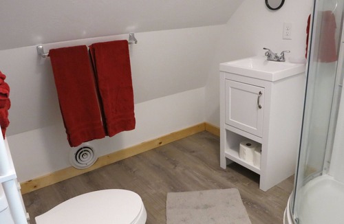 Lovell House | Charming 2-bedroom house in Lovell with AC, WiFi.