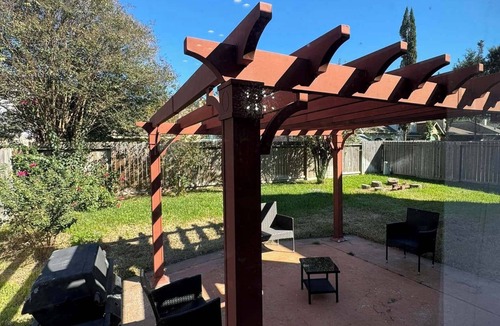 Barker House | Charming 2-Bedroom Suite + Spacious Game Room in Shared Home
