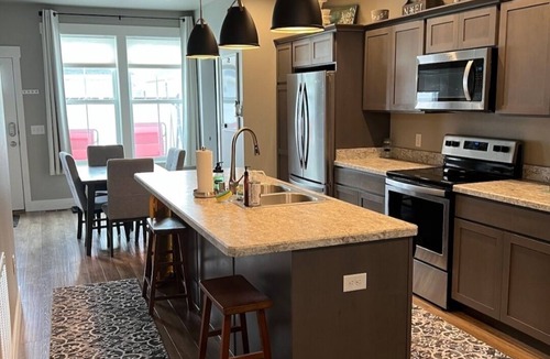Billings House | Charming 2-bedroom townhome with WiFi, AC/Heat in delightful Billings