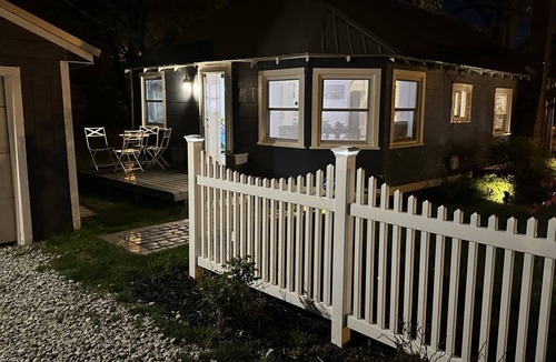 Buckeye Lake House | Charming 2 bedroom cottage 2 blocks from lake