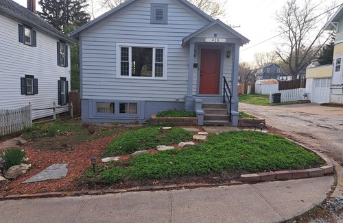Fort Madison Cottage | Charming 2-bedroom cottage with WiFi, AC in enjoyable Fort Madison